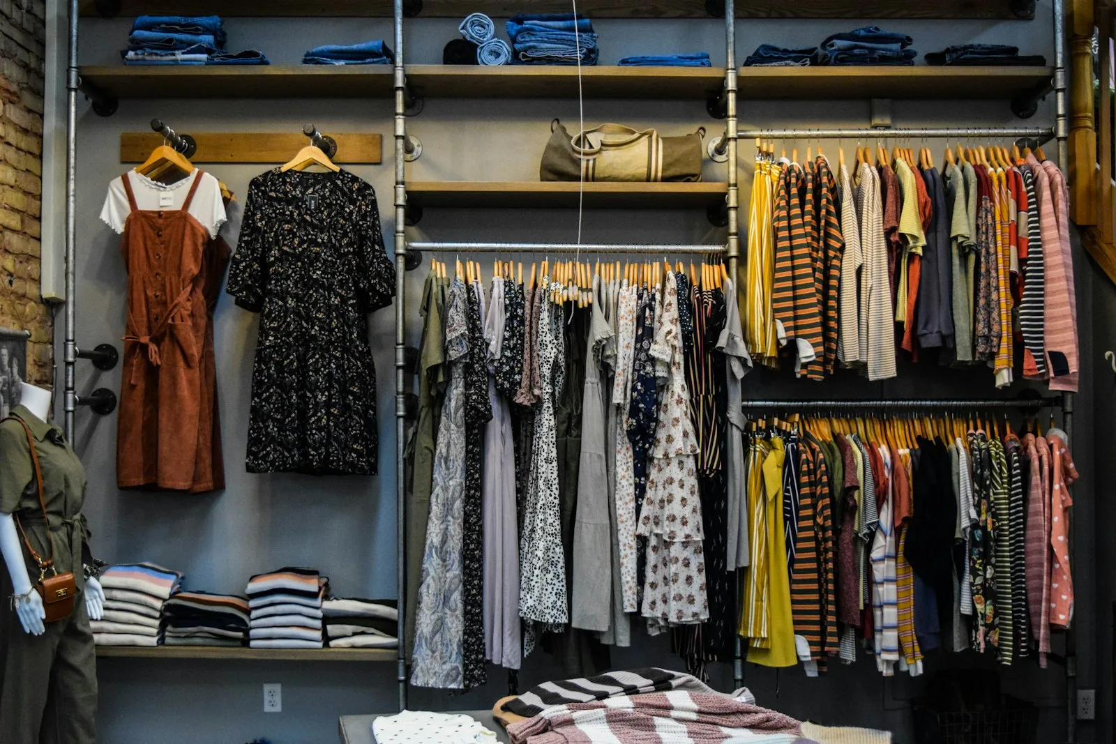 Butiksinteriör med naturmaterial – visual merchandising | Viva Design